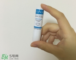 依泉和dhc唇膏哪個好？依泉唇膏和dhc唇膏哪個好？