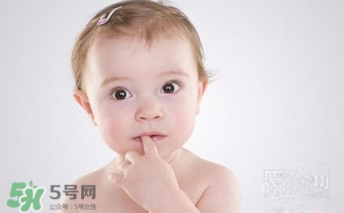 寶寶喜歡咬下嘴唇是怎么回事？寶寶喜歡咬下嘴唇怎么辦？