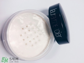 laura羅拉散粉和紀(jì)梵希散粉哪個(gè)好？羅拉和紀(jì)梵希散粉對(duì)比