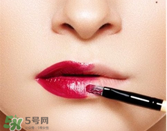 唇彩保質(zhì)期一般是多久？唇彩過期了還能用嗎？