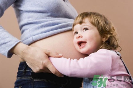 母乳和奶粉混合喂養(yǎng)好嗎？母乳和奶粉可以混在一起吃嗎？
