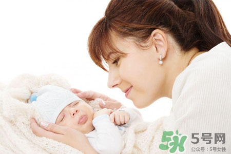 母乳和奶粉混合喂養(yǎng)好嗎？母乳和奶粉可以混在一起吃嗎？