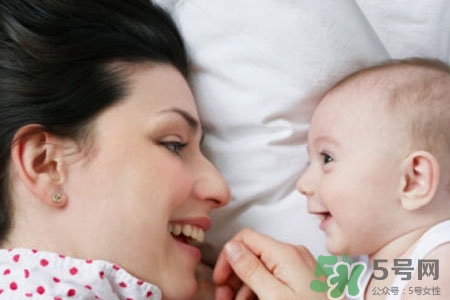 母乳和奶粉混合喂養(yǎng)好嗎？母乳和奶粉可以混在一起吃嗎？