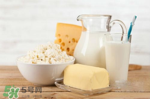 長(zhǎng)痘痘補(bǔ)充什么維生素？長(zhǎng)痘痘補(bǔ)充維生素b嗎？