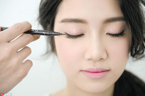 美瞳線怎么畫(huà)隱形_眼線怎么畫(huà)看不出來(lái)？