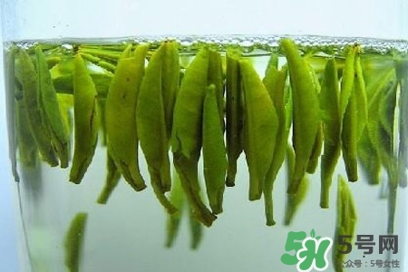 口含茶葉能治口臭嗎？口含茶葉有什么作用？