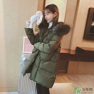 小個(gè)子女生適合穿什么羽絨服？個(gè)子矮的女生適合什么羽絨服