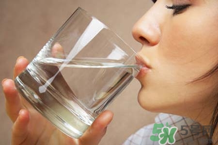 霧霾天為什么要多喝水？霧霾天要喝多少水才健康？