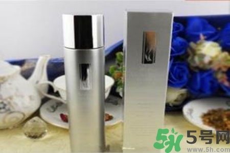 AHC神仙水效果怎么樣？AHC神仙水怎么用？