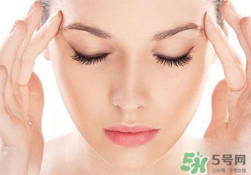 眼皮跳是冷敷還是熱敷？眼皮跳怎么辦？
