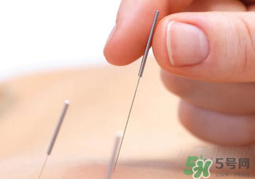 眼皮跳是冷敷還是熱敷？眼皮跳怎么辦？