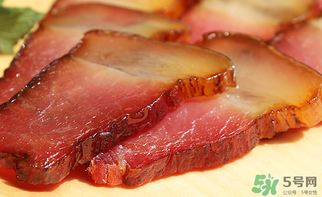 腌咸肉一斤肉放多少鹽？腌咸肉一斤肉放鹽比例