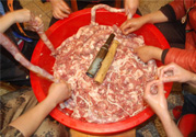 灌香腸的腸衣是什么？香腸的腸衣是什么做的？