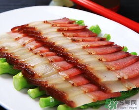 腌肉發(fā)霉了還能吃嗎？腌肉長霉怎么辦？