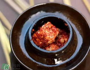 霉豆腐發(fā)黑還能吃嗎？霉豆腐長(zhǎng)黑點(diǎn)還能吃嗎？