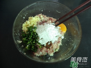 肉丸子可以用面粉嗎？肉丸子用什么粉？