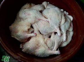 腌鴨腿放多少鹽？腌鴨腿要多少鹽一斤？