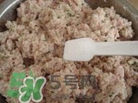 做藕丸子要放多少鹽？一斤藕做藕圓子放多少鹽合適？