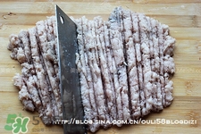 魚(yú)丸用什么粉？魚(yú)丸用面粉還是淀粉？