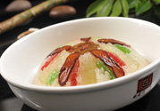 八寶飯?jiān)诩以趺醋觯堪藢氾埖募页Ｗ龇?><p><strong>八寶飯?jiān)诩以趺醋?？八寶飯的家常做?/strong></p></a></li> <li><a href=