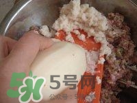 做藕丸子要放多少鹽？一斤藕做藕圓子放多少鹽合適？