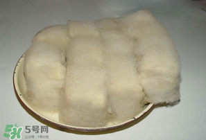 霉豆腐長(zhǎng)黑毛能吃嗎？霉豆腐為什么長(zhǎng)黑毛？