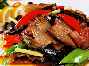 臘肉蒸什么菜好吃？蒸臘肉放什么材料好吃？