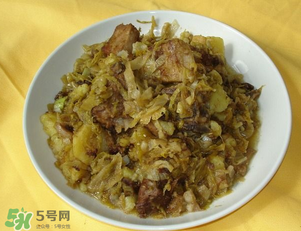 酸菜臭了還能吃嗎？酸菜臭了對身體有害嗎？