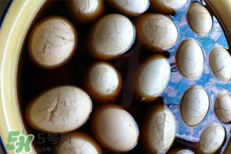 腌雞蛋沒有壇子怎么辦？腌雞蛋用鐵盆可以嗎？