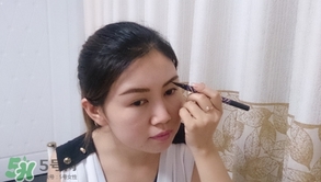 液體眉筆怎么用？液體眉筆使用方法