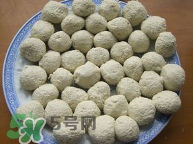 豆腐丸子散了怎么辦？豆腐丸子怎么做不散？