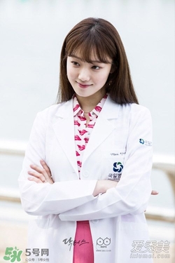 李圣經(jīng)的衣服什么牌子？李圣經(jīng)衣服同款