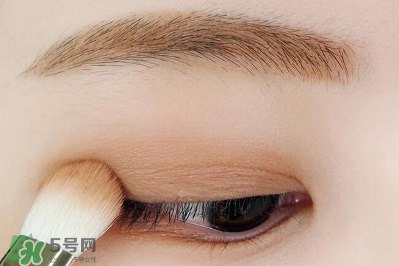 李圣經(jīng)妝容怎么化？李圣經(jīng)仿妝教程