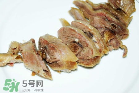 腌鴨肉放多少鹽合適？腌一斤臘鴨要給多少鹽？