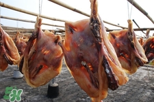 腌鴨肉放多少鹽合適？腌一斤臘鴨要給多少鹽？