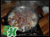 臘豬腳燉什么好吃？臘豬蹄燉什么好吃？