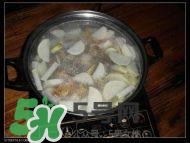 臘豬腳燉什么好吃？臘豬蹄燉什么好吃？