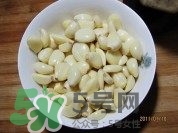 臘八蒜要放鹽嗎？臘八蒜要放多少鹽比例是多少？