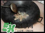 臘豬腳燉什么好吃？臘豬蹄燉什么好吃？