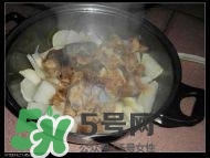 臘豬腳燉什么好吃？臘豬蹄燉什么好吃？
