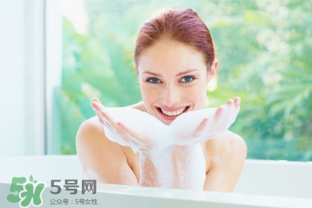 冬天洗澡水溫50度行嗎？50度的水可以洗澡嗎？