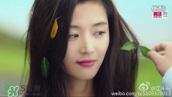 李溪芮的口紅什么顏色？李溪芮口紅色號(hào)試色