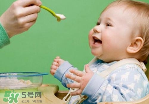 寶寶半歲添加什么輔食？寶寶半歲吃什么？