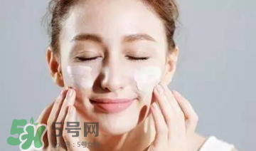素顏霜對皮膚有傷害嗎？素顏霜對皮膚的傷害大嗎？