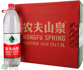 礦泉水會過期嗎？礦泉水過期了還能喝嗎？