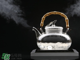 冬天喝涼水好嗎？冬天喝冷水還是熱水？