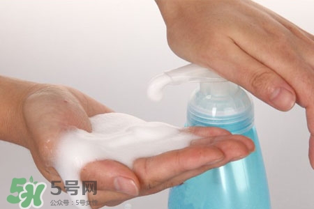洗手液可以洗澡嗎？洗手液可以當沐浴露嗎？