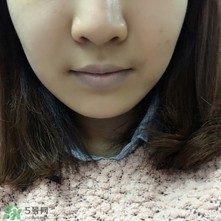 愛麗小屋唇部遮瑕膏怎么樣？愛麗小屋唇部遮瑕膏好用嗎？