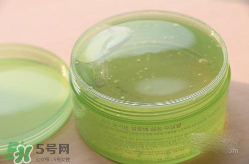 嘴唇干裂可以涂蘆薈膠嗎？嘴唇干裂怎么涂蘆薈膠？