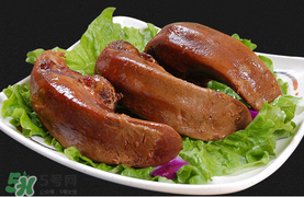 豬舌頭上的白苔怎么撕下來(lái)？豬舌頭上的白苔能吃嗎？